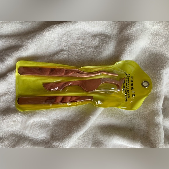 Rose gold false lash applicator tweezer never used - Picture 1 of 3